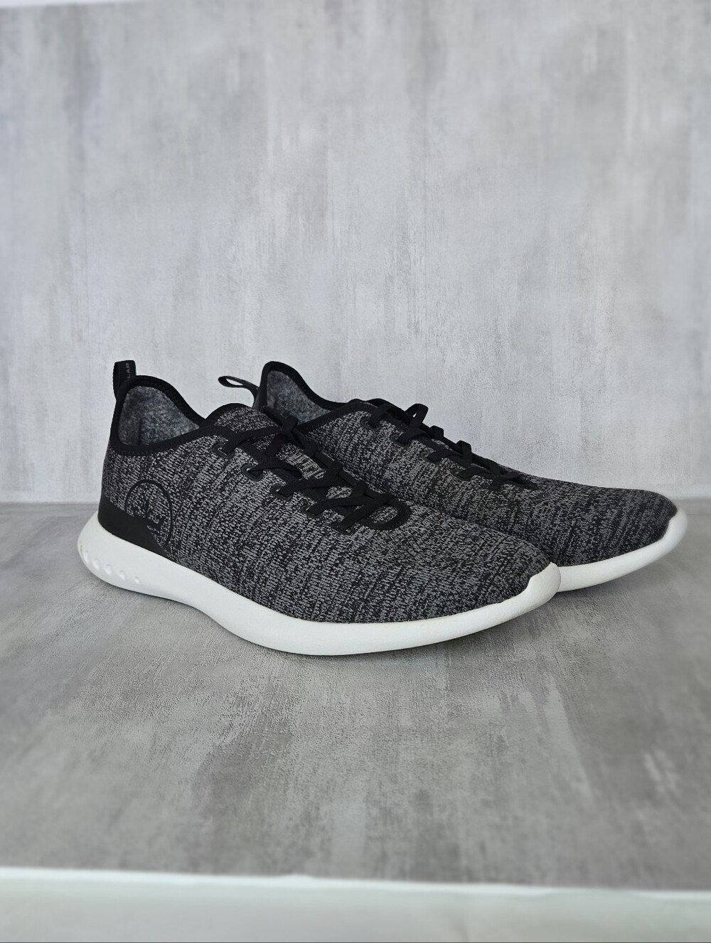 Peter Millar Hyperlight Glide Men's Knit Sneakers Sz 11 Grey Iron
